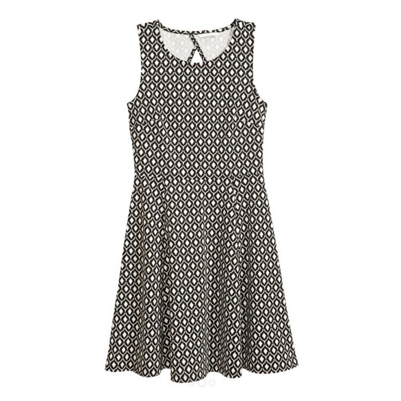 H&M Black + White Patterned Mini Dress - Picture 4 of 9